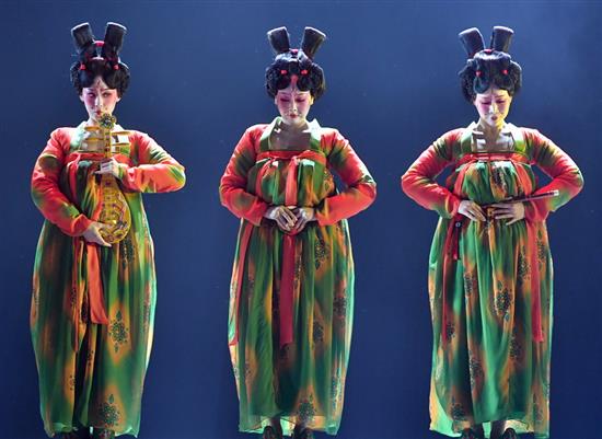 演员在第十二届中国舞蹈“荷花奖”古典舞终评演出上表演《唐宫夜宴》（2020年10月16日摄）。